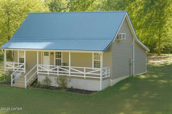 1.5 Acres of Residential Land with Home for Sale in Trenton, Tennessee