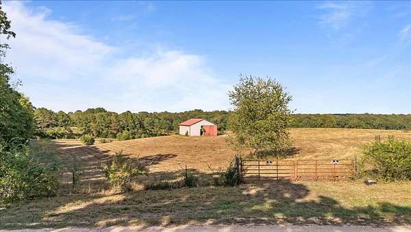 17.6 Acres of Land for Sale in Dickson, Tennessee