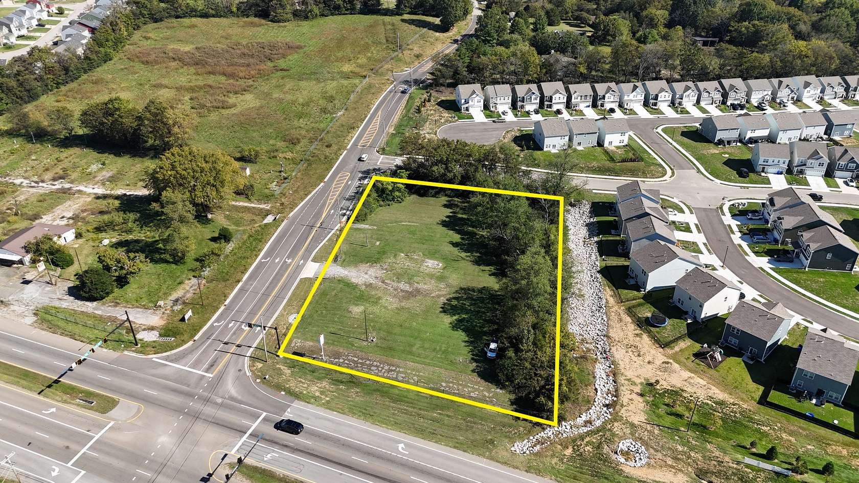 1.58 Acres of Commercial Land for Auction in Columbia, Tennessee