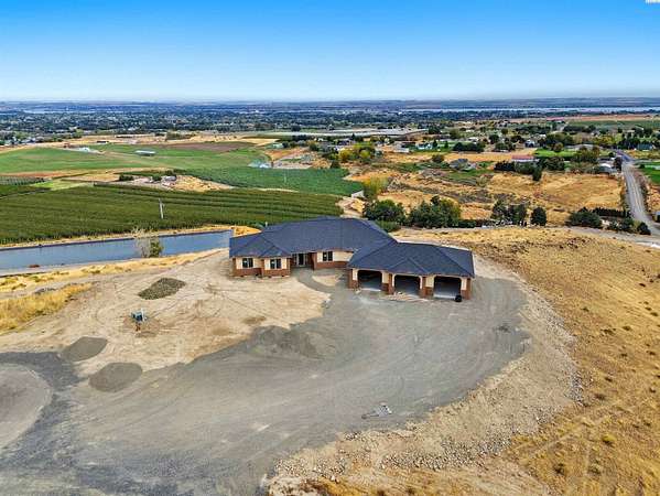 9.73 Acres of Residential Land with Home for Sale in Kennewick, Washington