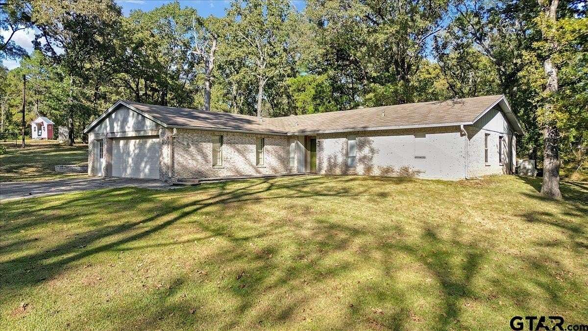 3 Acres of Residential Land with Home for Sale in Canton, Texas