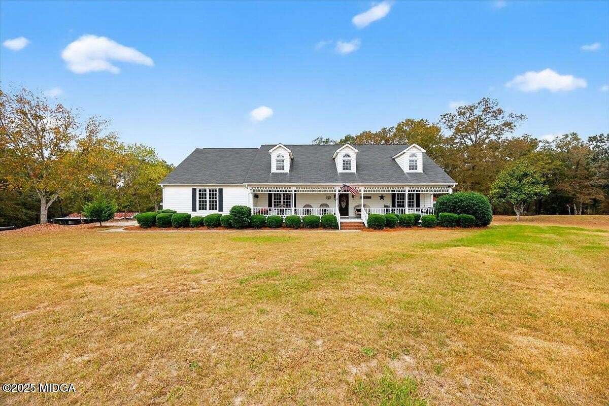 6 Acres of Residential Land with Home for Sale in Lizella, Georgia