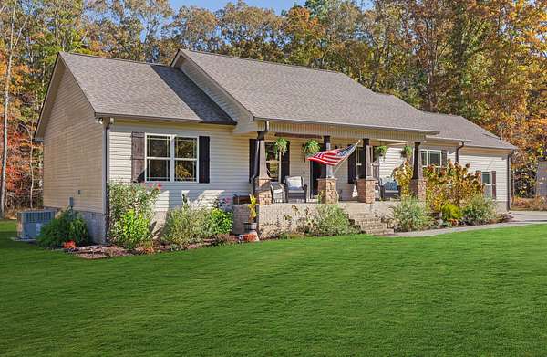 2.29 Acres of Residential Land with Home for Sale in Manchester, Tennessee