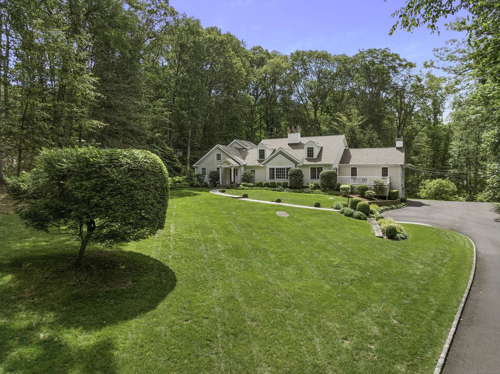 2.16 Acres of Residential Land with Home for Sale in New Canaan, Connecticut