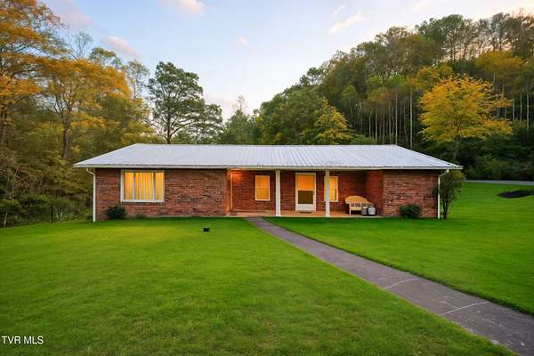 24 Acres of Agricultural Land with Home for Sale in Clinchco, Virginia