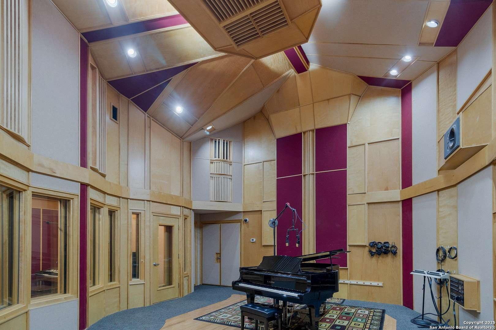 1.77 Acres of Residential Land with Home for Sale in San Antonio, Texas