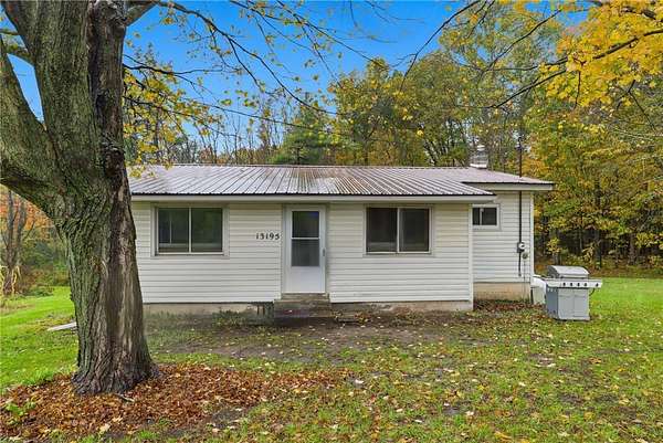 3.77 Acres of Residential Land with Home for Sale in Savannah, New York