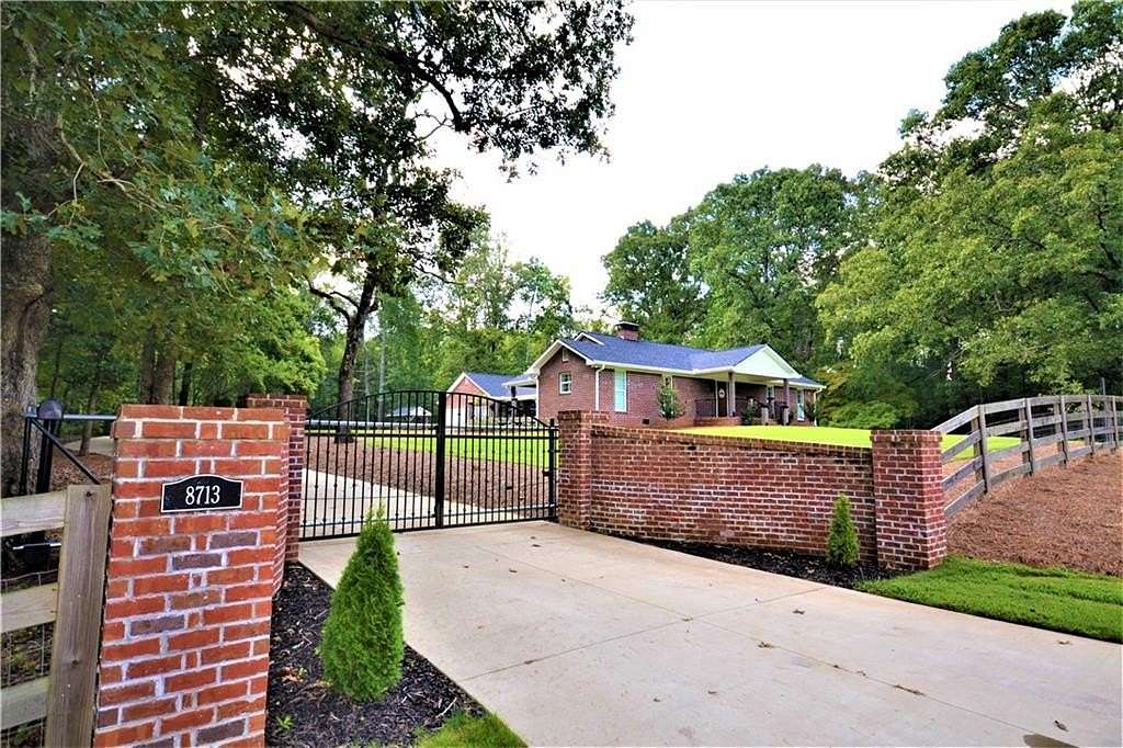 4.78 Acres of Residential Land with Home for Sale in Dallas, Georgia