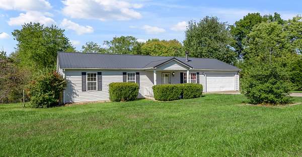 1.66 Acres of Residential Land with Home for Sale in Richmond, Kentucky