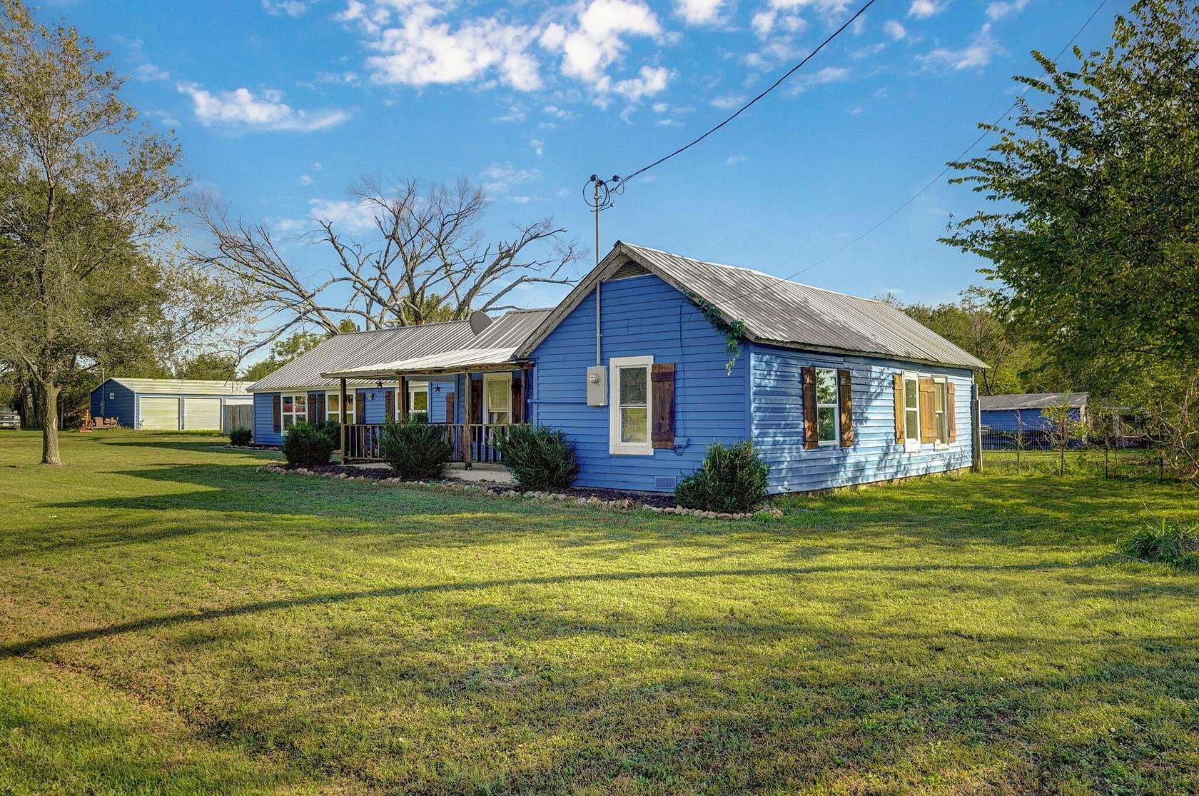 1.5 Acres of Land with Home for Sale in La Russell, Missouri