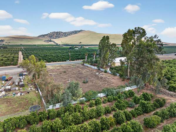 1.12 Acres of Commercial Land for Sale in Exeter, California