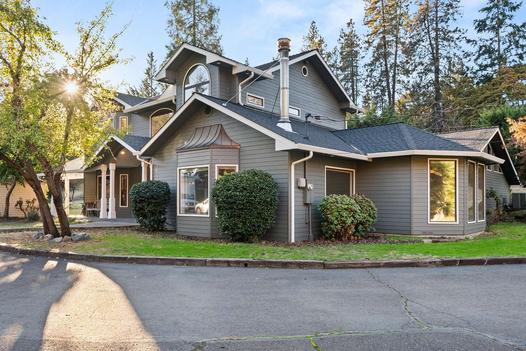 2.16 Acres of Residential Land with Home for Sale in Jacksonville, Oregon