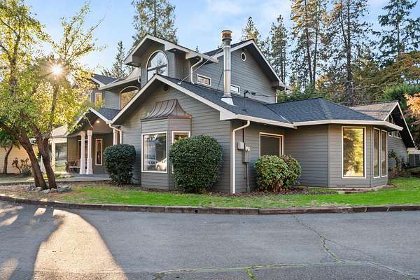 2.16 Acres of Residential Land with Home for Sale in Jacksonville, Oregon