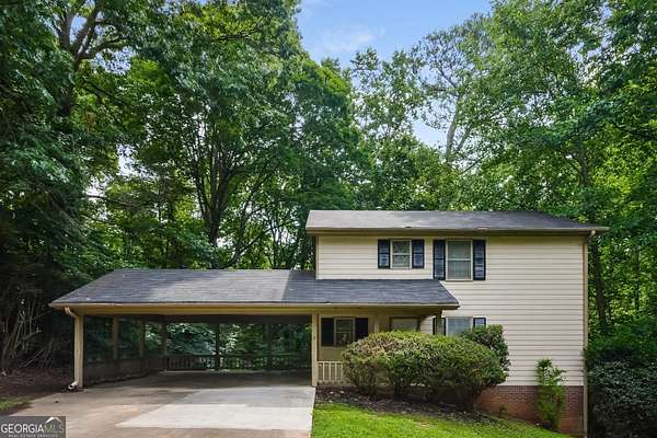 2 Acres of Residential Land with Home for Lease in Snellville, Georgia