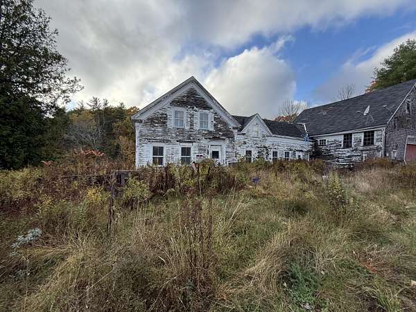 4.4 Acres of Residential Land with Home for Sale in Rockport, Maine