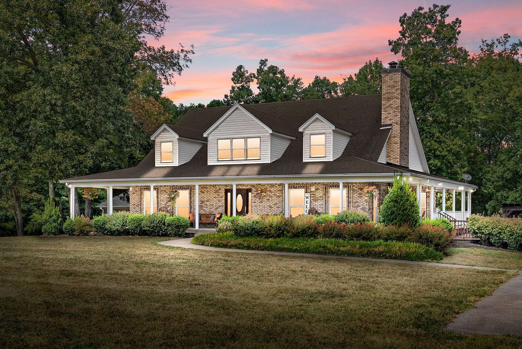 20.4 Acres of Land with Home for Sale in Ashland City, Tennessee