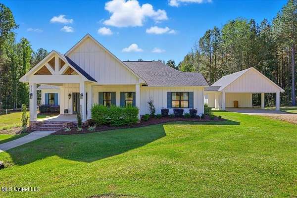 14.1 Acres of Land with Home for Sale in Mendenhall, Mississippi