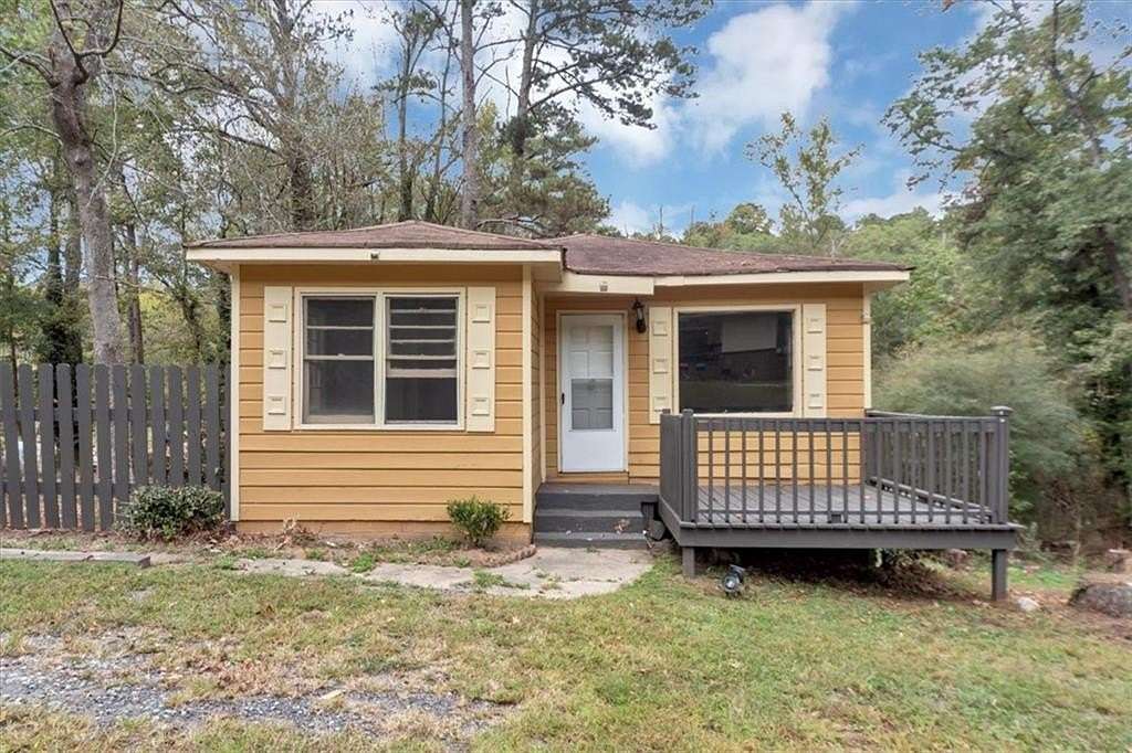 4.1 Acres of Residential Land with Home for Lease in Atlanta, Georgia