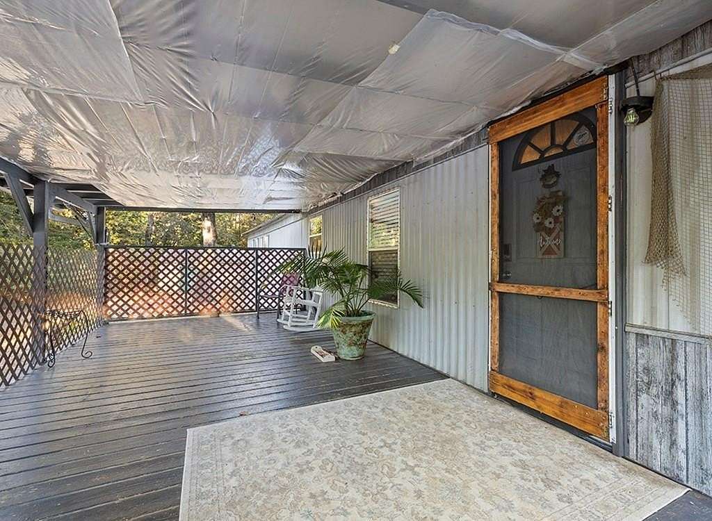 5 Acres of Residential Land with Home for Sale in Texarkana, Arkansas