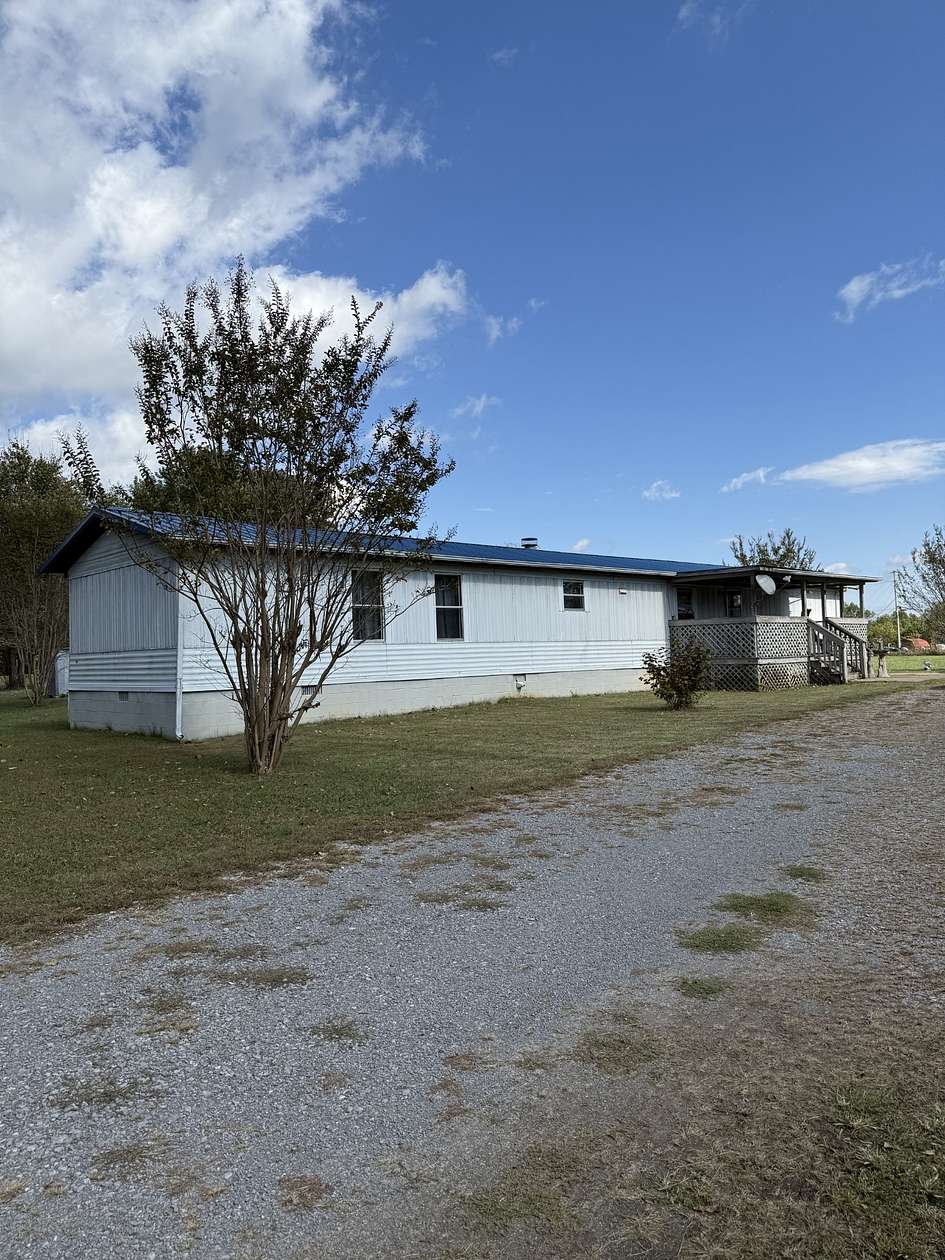 3 Acres of Residential Land with Home for Sale in Shelbyville, Tennessee