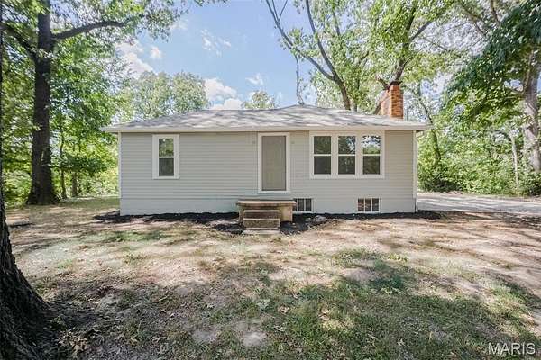 5 Acres of Residential Land with Home for Sale in Caseyville, Illinois