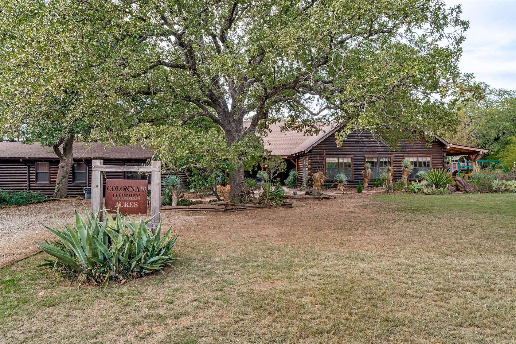 31 Acres of Recreational Land with Home for Sale in Valley View, Texas