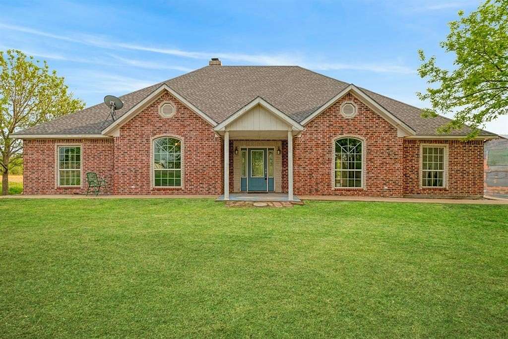 131 Acres of Agricultural Land with Home for Sale in Commerce, Texas