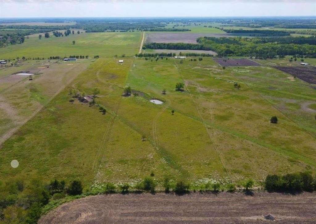 10 Acres of Land for Sale in Blossom, Texas
