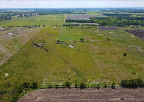 10 Acres of Land for Sale in Blossom, Texas