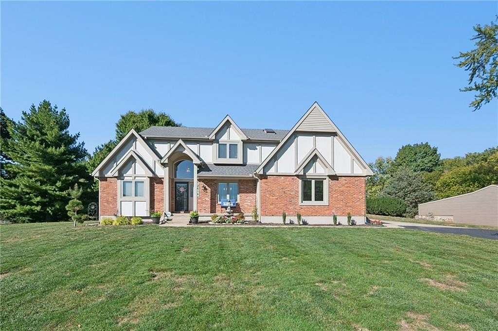 2.4 Acres of Residential Land with Home for Sale in Independence, Missouri