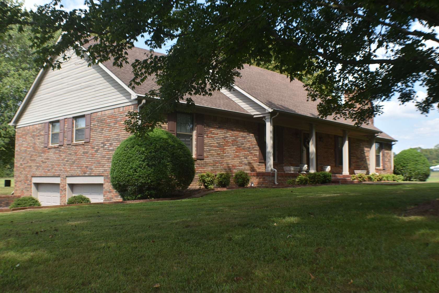 25 Acres of Land with Home for Sale in Fayetteville, Tennessee