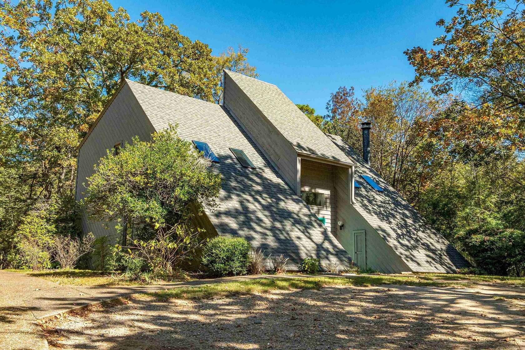 3 Acres of Residential Land with Home for Sale in Hot Springs, Arkansas