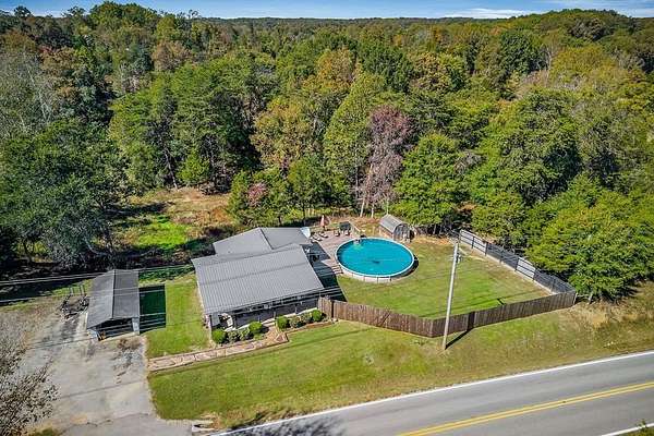 6.31 Acres of Residential Land for Auction in Walling, Tennessee