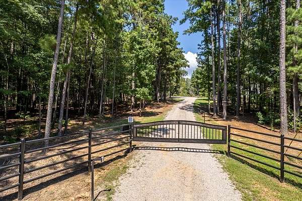 15 Acres of Land with Home for Sale in Chandler, Texas