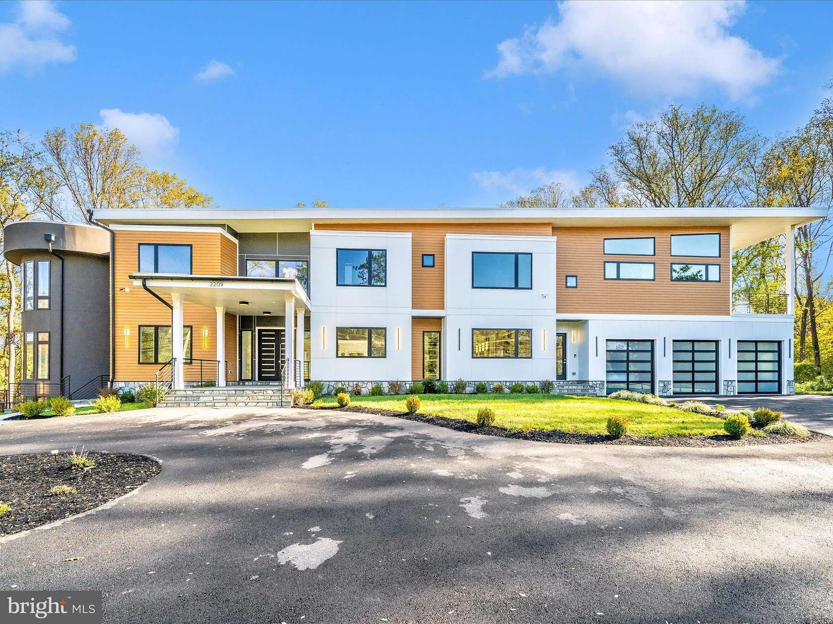 2.2 Acres of Residential Land with Home for Sale in Vienna, Virginia