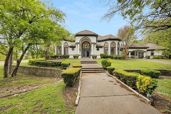 2.3 Acres of Residential Land with Home for Sale in Duncanville, Texas