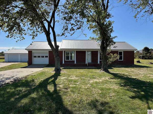 2 Acres of Residential Land with Home for Sale in Mayfield, Kentucky