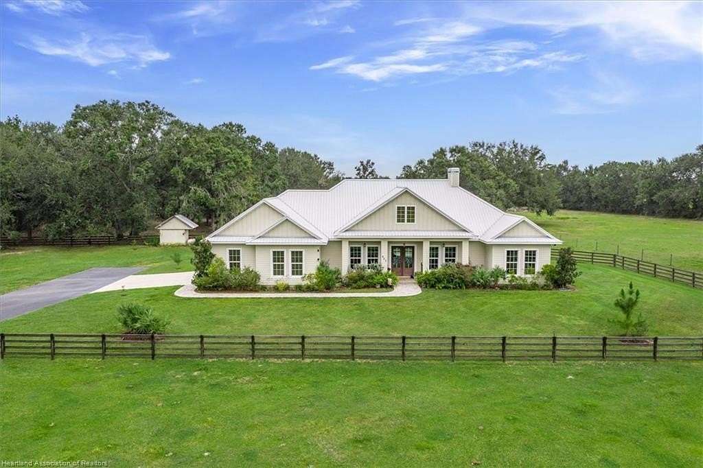 5.33 Acres of Residential Land with Home for Sale in Wauchula, Florida