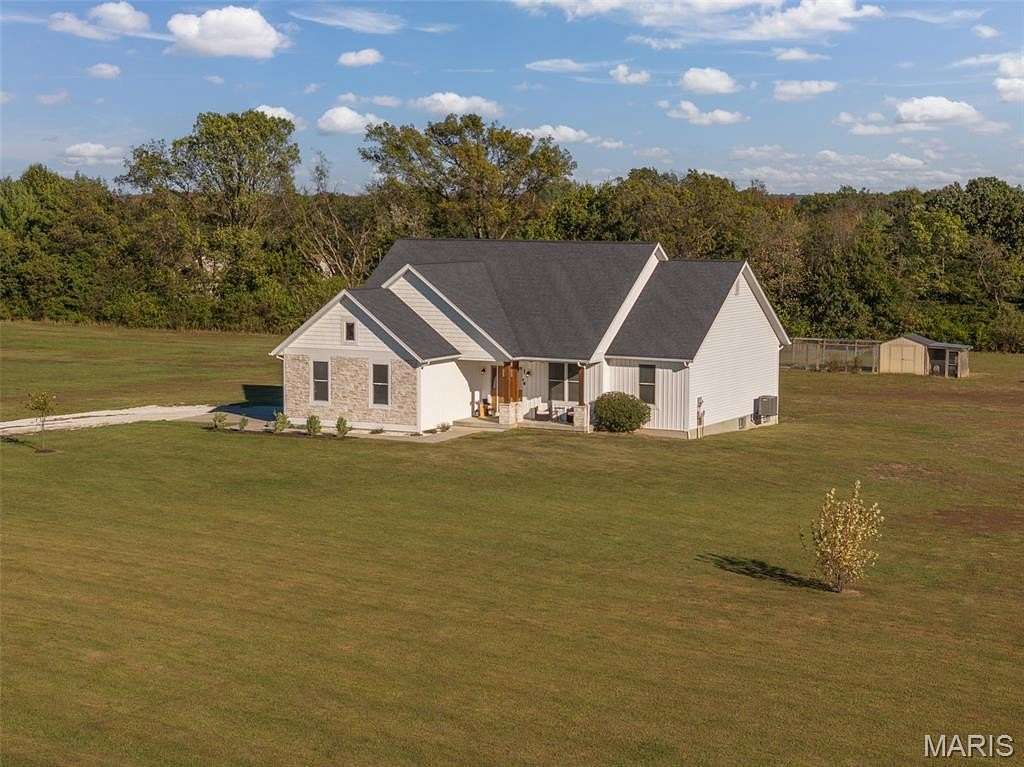 3 Acres of Residential Land with Home for Sale in Warrenton, Missouri