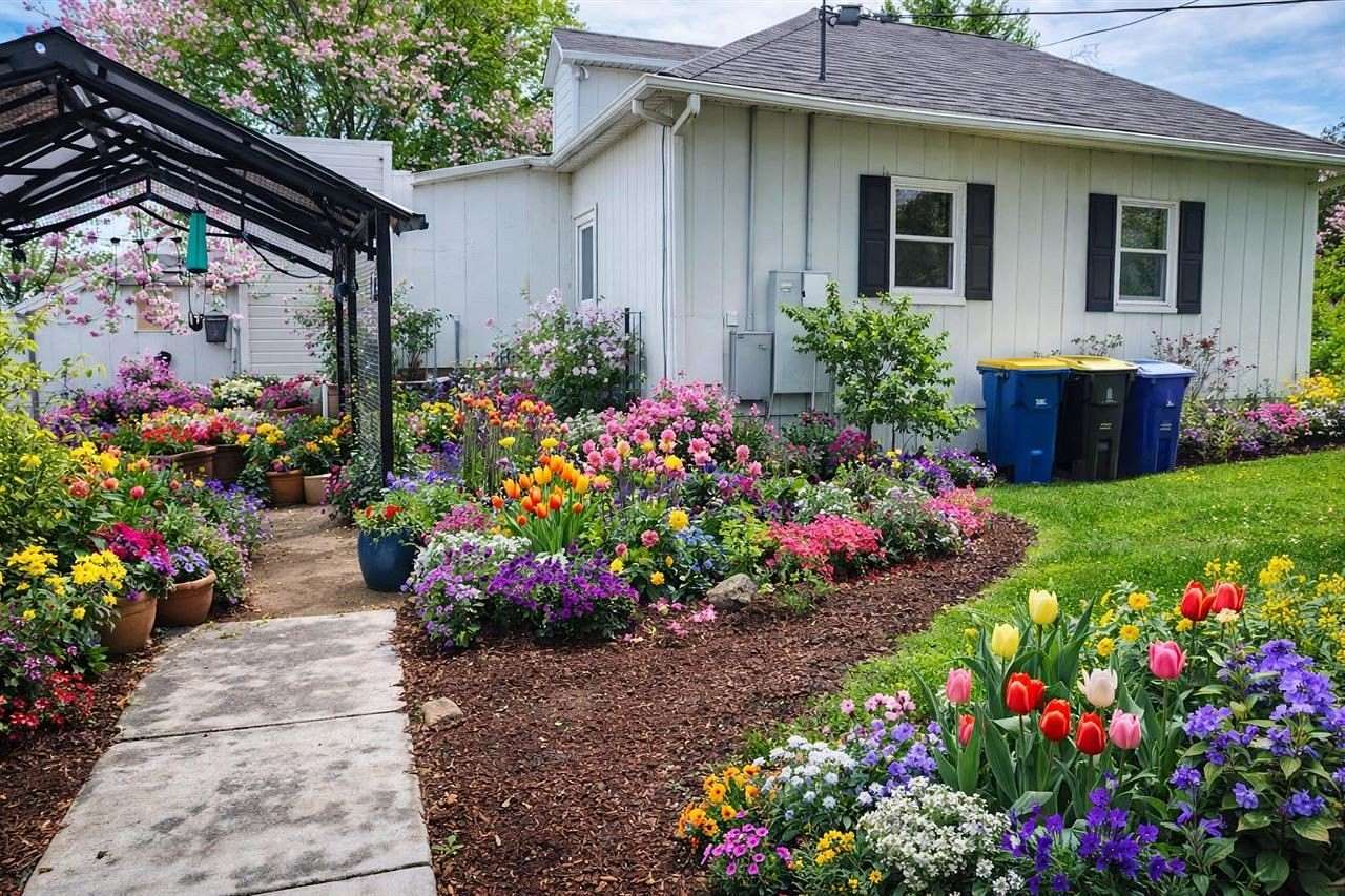 4 Acres of Land with Home for Sale in Bowling Green, Kentucky