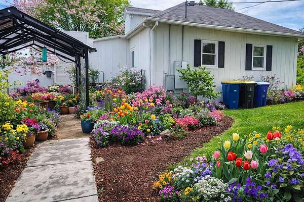 4 Acres of Land with Home for Sale in Bowling Green, Kentucky