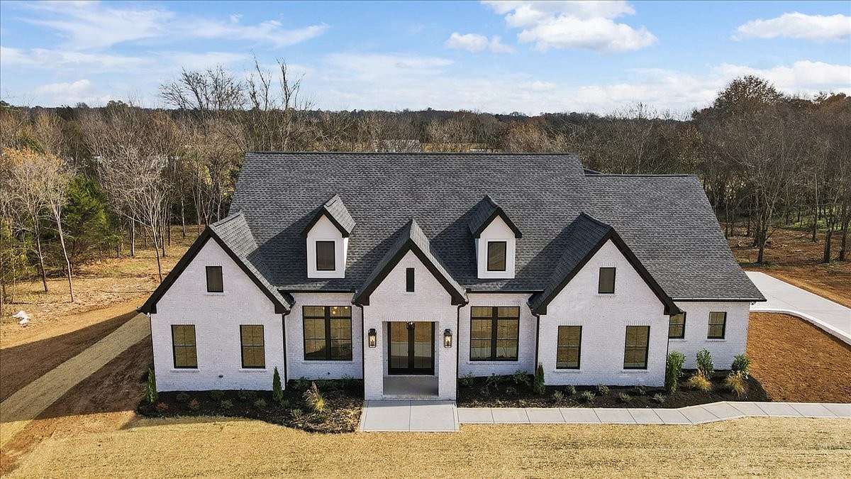 5 Acres of Residential Land with Home for Sale in Spring Hill, Tennessee