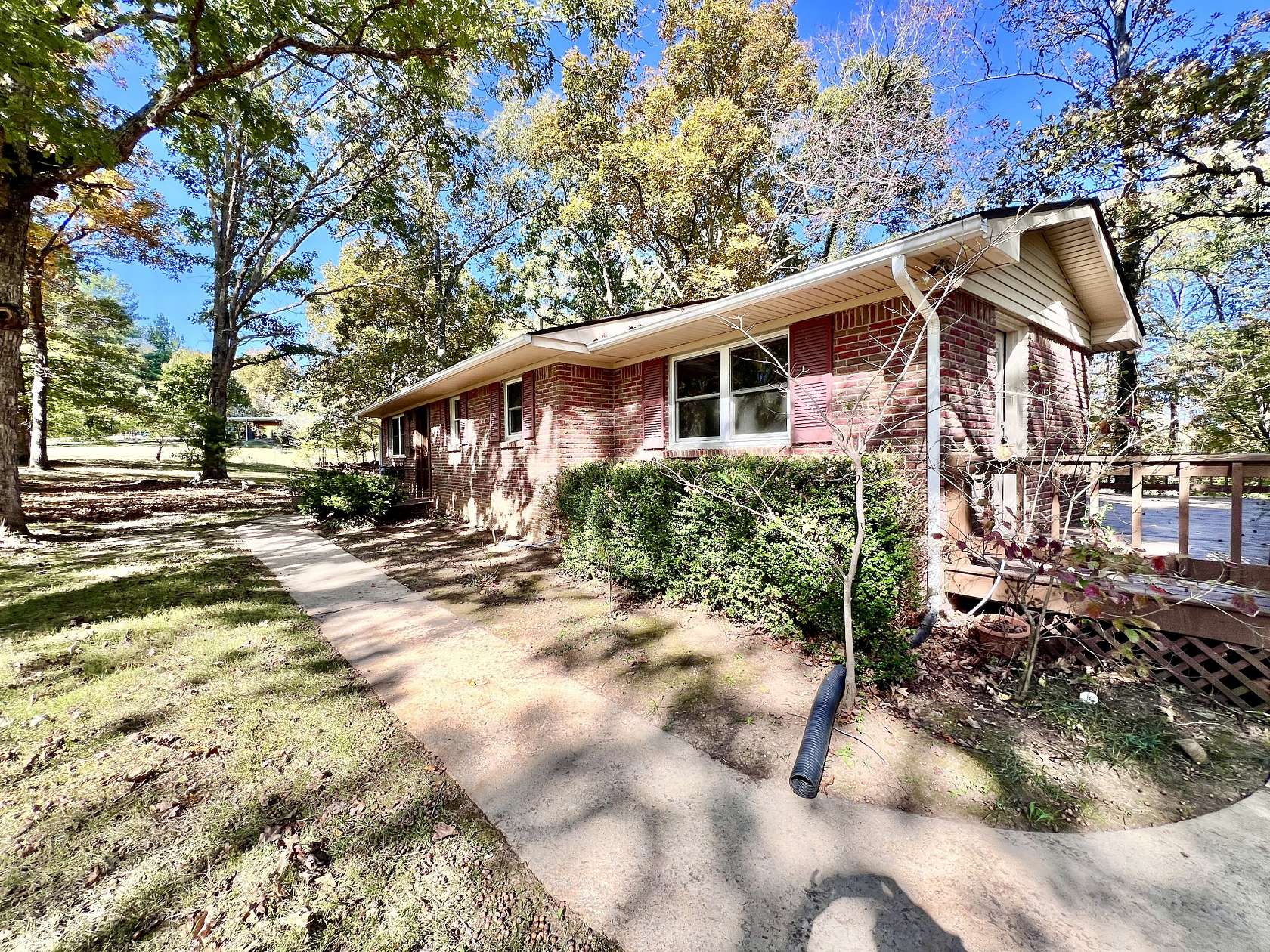 4 Acres of Residential Land with Home for Sale in Dover, Tennessee