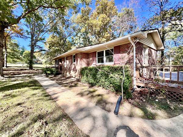 4 Acres of Residential Land with Home for Sale in Dover, Tennessee