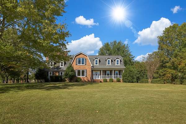 1.65 Acres of Residential Land with Home for Sale in Springfield, Tennessee