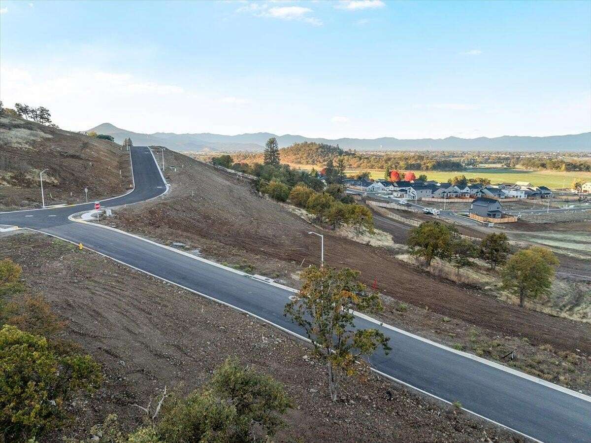 1 Acre of Residential Land for Sale in Eagle Point, Oregon