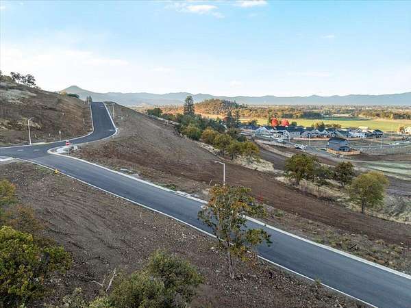 1 Acre of Residential Land for Sale in Eagle Point, Oregon