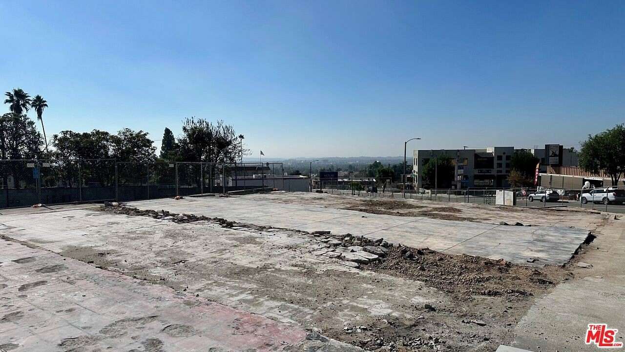 0.3 Acres of Mixed-Use Land for Sale in Altadena, California