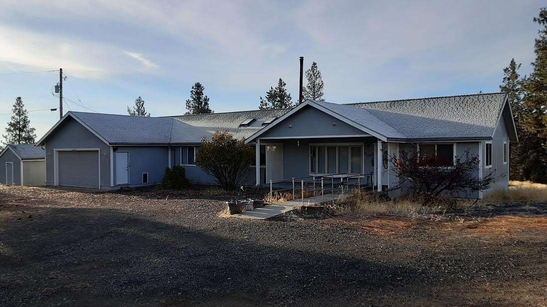 7.62 Acres of Land with Home for Sale in Bonanza, Oregon