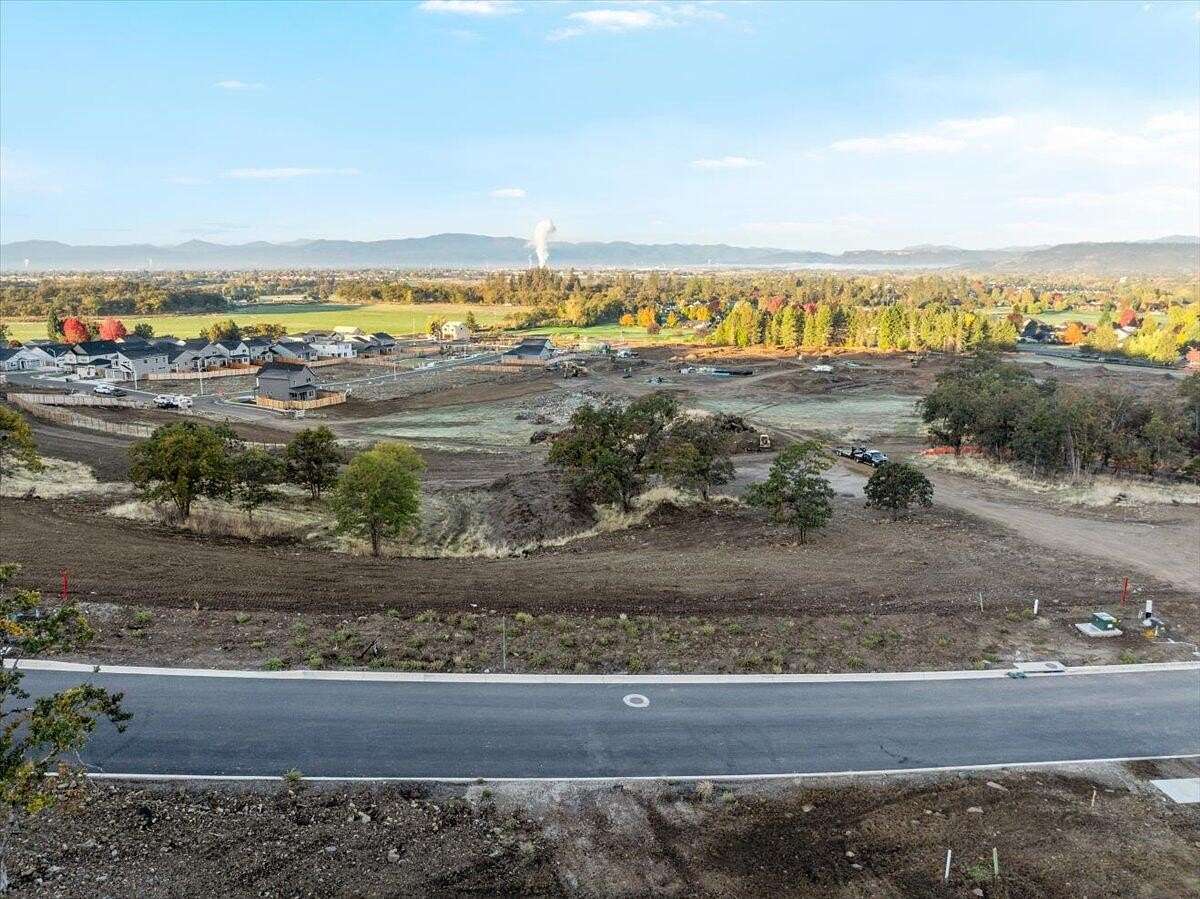 1 Acre of Residential Land for Sale in Eagle Point, Oregon